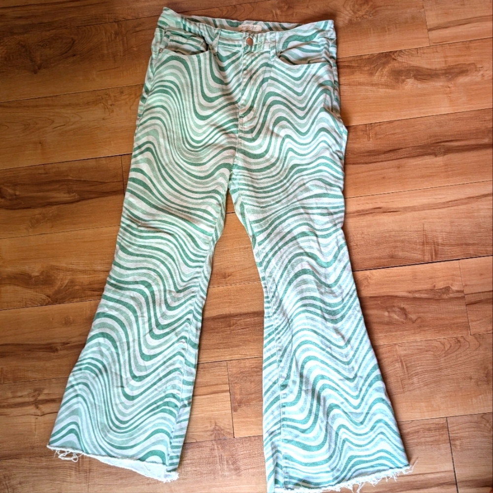 Machine Women's Flare Green Swirl Denim, size 30/ 13 ankle length